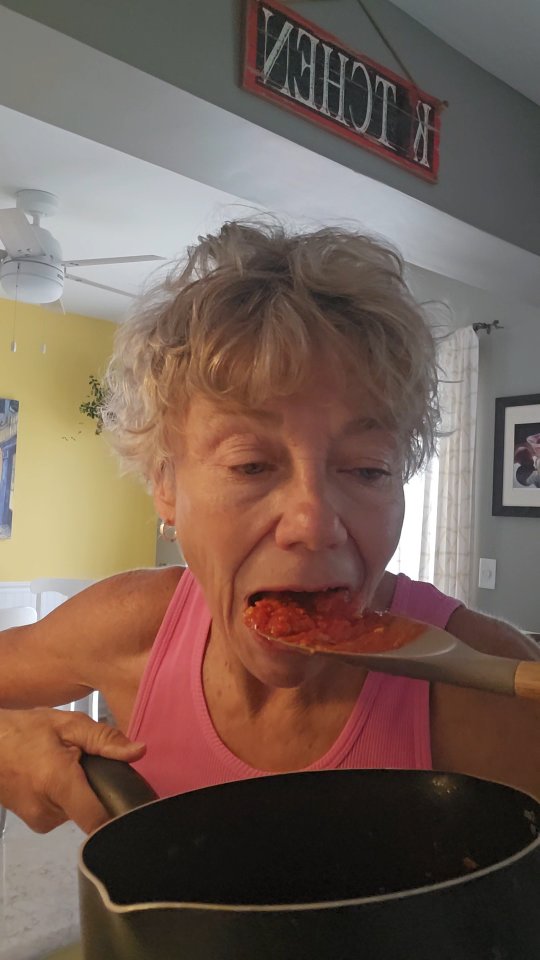 Taste test!  #tomatoes #gardenbitewithteriknight #tomatosauce